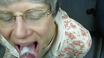 Giàu cô gái trẻ được một thỏa thuận để có được cô tôn sùng phim sex k che