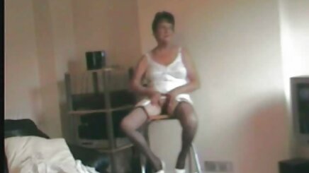 Tuổi trẻ con điếm trong một đồng phim sexk che cỏ