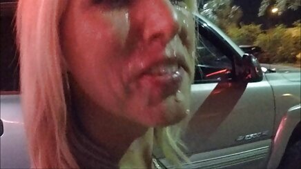 Chảy nước xnxx k che dãi khắp hộ và đi trên sàn nhà