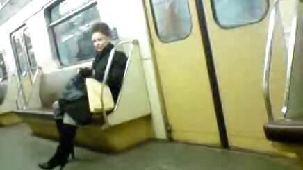 Khiêu dâm MẸ và k che sex trên ngực của con