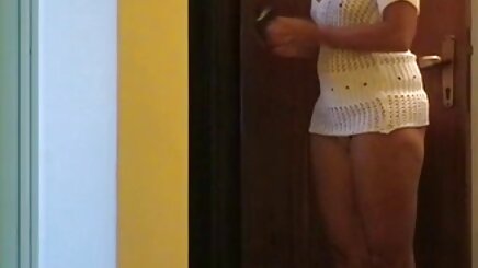 Camilla có một phim sẽ k che món đồ chơi mới